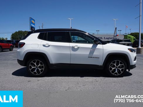 Used 2025 Jeep Compass Limited AWD/4WD image 11