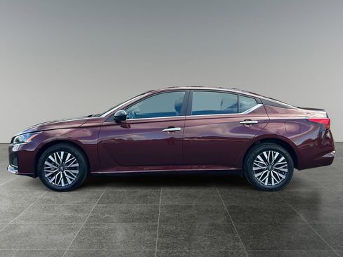 Used 2025 Nissan Altima 2.5 SV AWD/4WD image 5