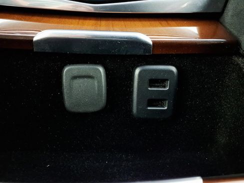 Used 2018 Cadillac Escalade 2WD image 23