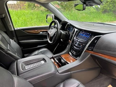 Used 2020 Cadillac Escalade ESV Luxury AWD/4WD image 21
