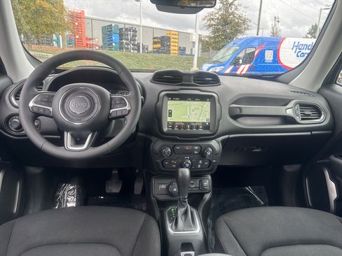 Certified 2023 Jeep Renegade Latitude image 30