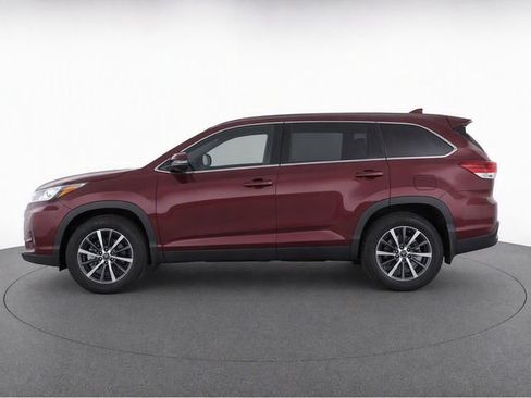 Used 2019 Toyota Highlander XLE AWD/4WD image 5