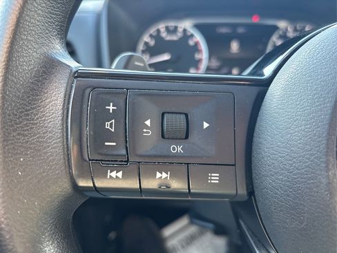 Used 2022 Nissan Rogue SV image 26