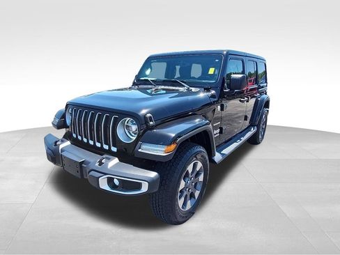 Used 2018 Jeep Wrangler Unlimited Sahara AWD/4WD image 16