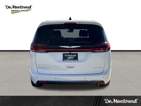 New 2026 Chrysler Pacifica Limited w/ Uconnect Theater Family Group image 6