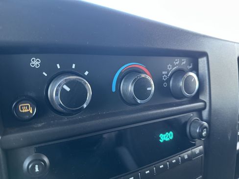 Used 2024 Chevrolet Express 2500 w/ Driver Convenience Package image 18