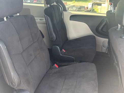 Used 2013 Dodge Grand Caravan SXT image 22