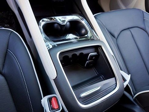 New 2023 Chrysler Pacifica Limited image 42