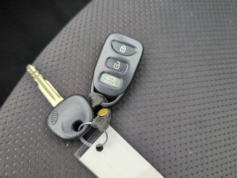 Used 2013 Kia Forte EX image 19