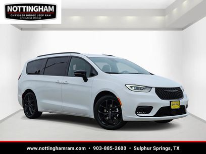New 2026 Chrysler Pacifica Select