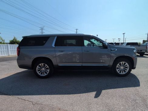 Used 2022 GMC Yukon XL SLT w/ SLT Premium Package AWD/4WD image 7