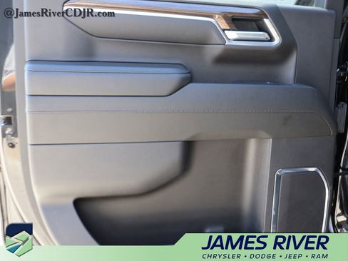 Used 2025 Chevrolet Silverado 1500 LT AWD/4WD image 16
