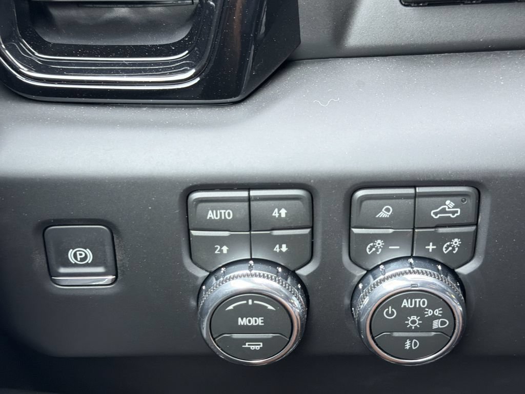 New 2026 GMC Sierra 1500 AT4 w/ Technology Package AWD/4WD image 11