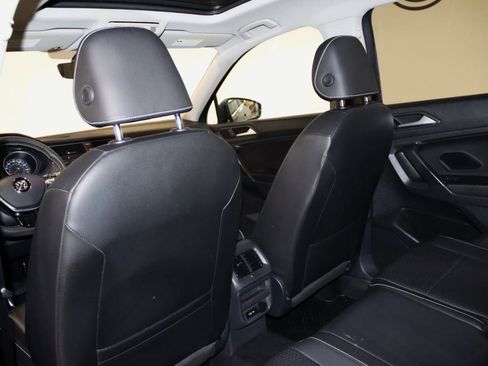 Used 2021 Volkswagen Tiguan SE w/ Panoramic Sunroof Package image 51