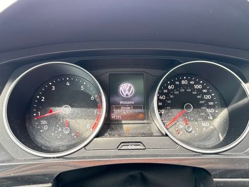 Used 2018 Volkswagen Tiguan SE w/ Panoramic Sunroof Package AWD/4WD image 28