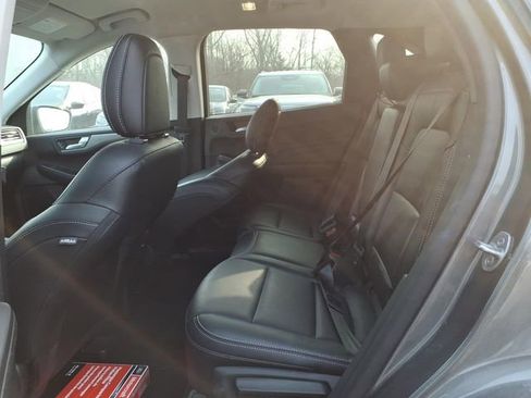 Used 2021 Ford Escape Titanium image 6