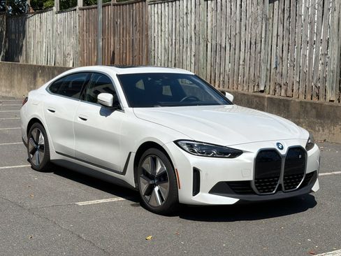 Used 2023 BMW i4 eDrive40 w/ Premium Package RWD image 7
