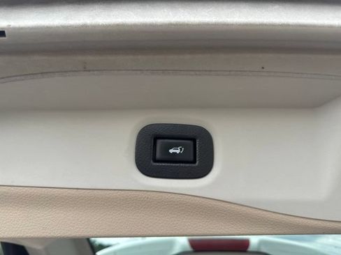 Used 2016 Nissan Rogue SV w/ SV Premium Package AWD/4WD image 11