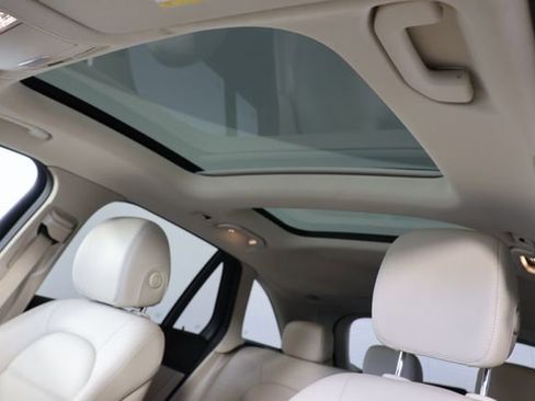 Used 2022 Mercedes-Benz GLC 300 4MATIC w/ Premium Package Lite image 18