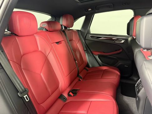 Certified 2026 Porsche Macan AWD/4WD image 18