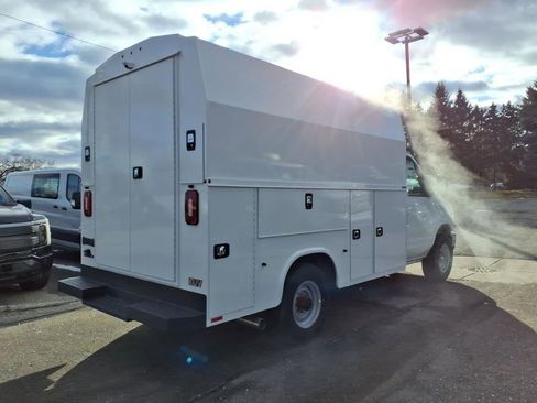 New 2026 Ford E-350 and Econoline 350 Super Duty w/ Power Equipment Group RWD image 5