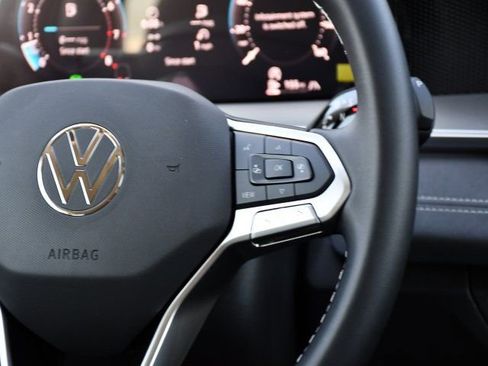 New 2026 Volkswagen Tiguan SE image 22