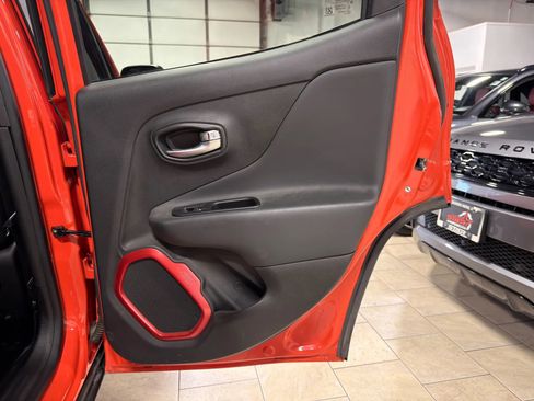 Used 2019 Jeep Renegade Trailhawk image 33