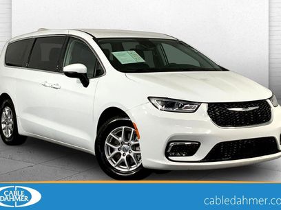 Used 2023 Chrysler Pacifica Touring-L