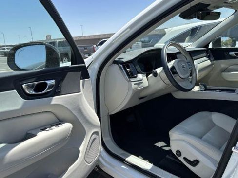Used 2025 Volvo XC60 B5 Core AWD/4WD image 7