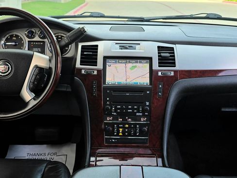 Used 2010 Cadillac Escalade EXT Luxury AWD/4WD image 23
