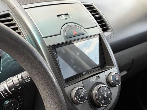 Used 2010 Kia Soul + w/ Audio Pkg FWD image 10