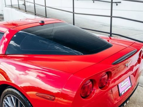 Used 2005 Chevrolet Corvette Coupe w/ Preferred Equipment Group RWD image 28