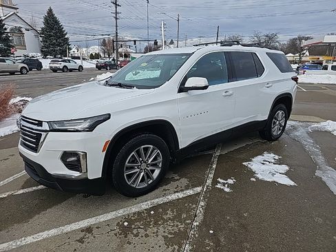 Used 2023 Chevrolet Traverse LT w/ Rear Camera Mirror Package image 10
