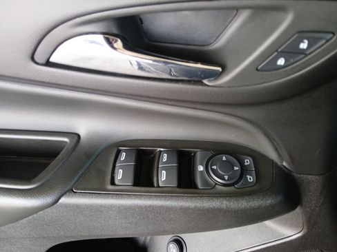 Used 2024 Chevrolet Equinox LT FWD image 11