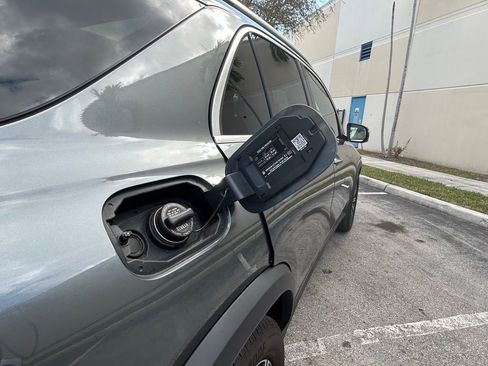 Used 2025 Mercedes-Benz GLE 450e 4MATIC image 36