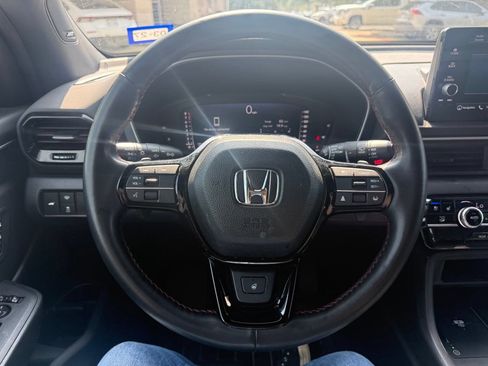 Used 2025 Honda Pilot Black Edition image 12