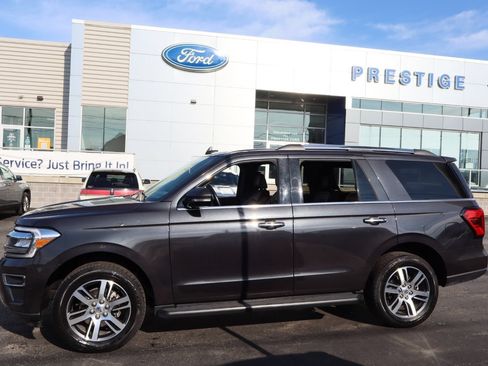 Used 2024 Ford Expedition Limited AWD/4WD image 3