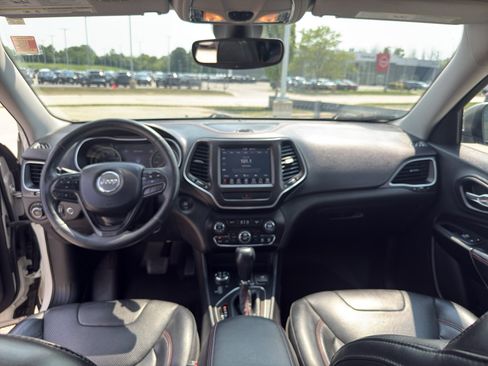 Used 2019 Jeep Cherokee Trailhawk AWD/4WD image 29