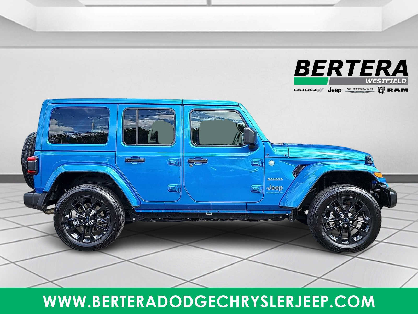 Used 2024 Jeep Wrangler Unlimited Sahara AWD/4WD image 7