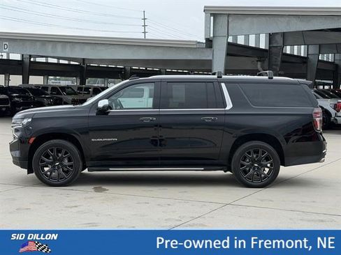 Used 2021 Chevrolet Suburban Premier w/ Premium Package AWD/4WD image 9
