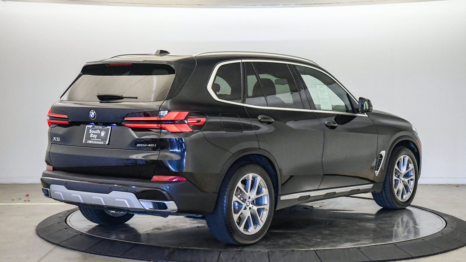 Used 2024 BMW X5 xDrive40i w/ Premium Package AWD/4WD image 5