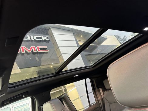 Used 2021 Chevrolet Suburban RST w/ Luxury Package image 25