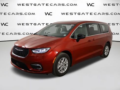 Used 2025 Chrysler Pacifica Select FWD image 1