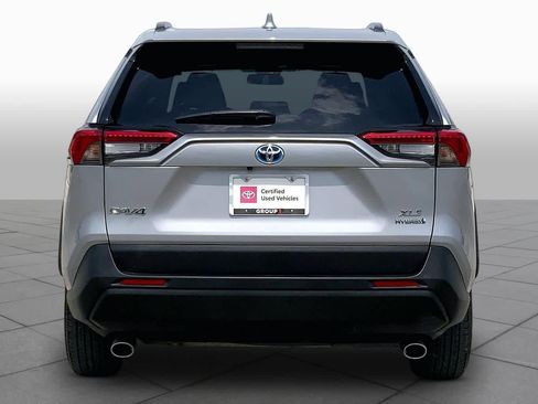 Used 2022 Toyota RAV4 XLE w/ Convenience Package AWD/4WD image 5