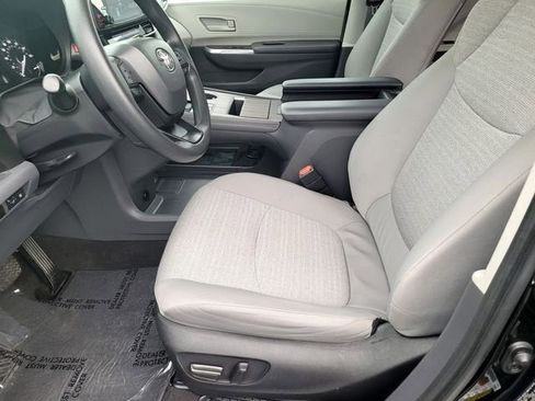 Certified 2024 Toyota Sienna LE image 17