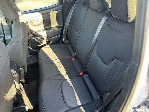 Used 2023 Jeep Renegade Latitude AWD/4WD image 26