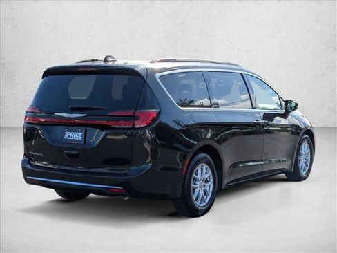 Used 2022 Chrysler Pacifica Touring-L FWD image 5