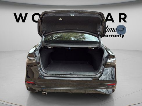 Used 2026 Nissan Sentra SR w/ Floor Mat Package FWD image 9