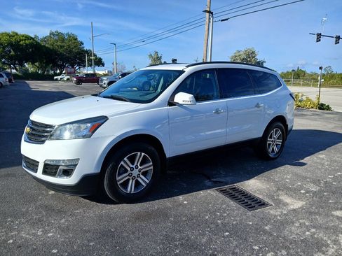 Used 2016 Chevrolet Traverse LT FWD image 3