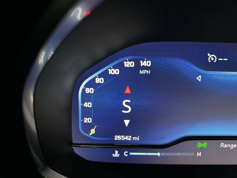 Used 2023 Chevrolet Suburban Z71 w/ Luxury Package image 27